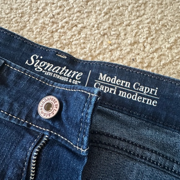 Signature by Levi Strauss - Denim Capris - Size 8 (W29) - Picture 2 of 5